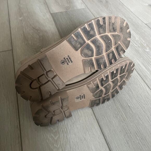 Marco Republic Women's 9 Combat Chelsea Ankle Boot Natural Lug Platform Chunky - Picture 6 of 7